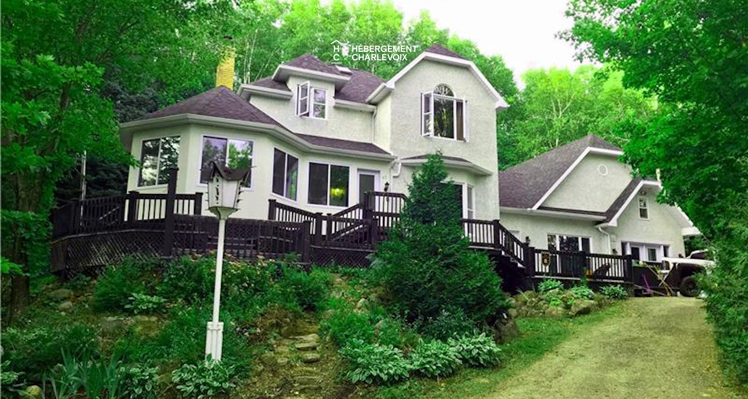 AST-47 - Swimming pool, spa and view of the St. Lawrence River!